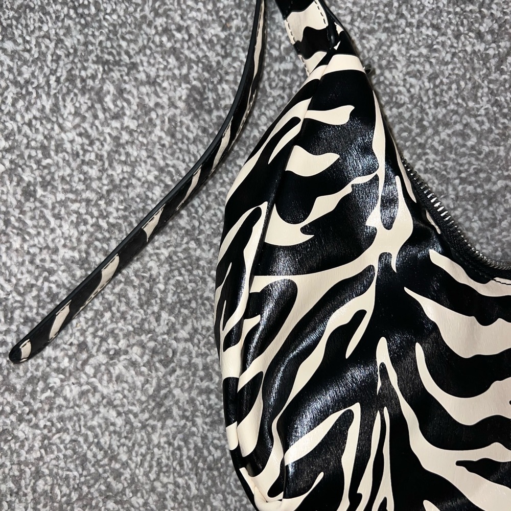 NA-KD NAKD Mini Rounded Bag - Picture 4 of 11